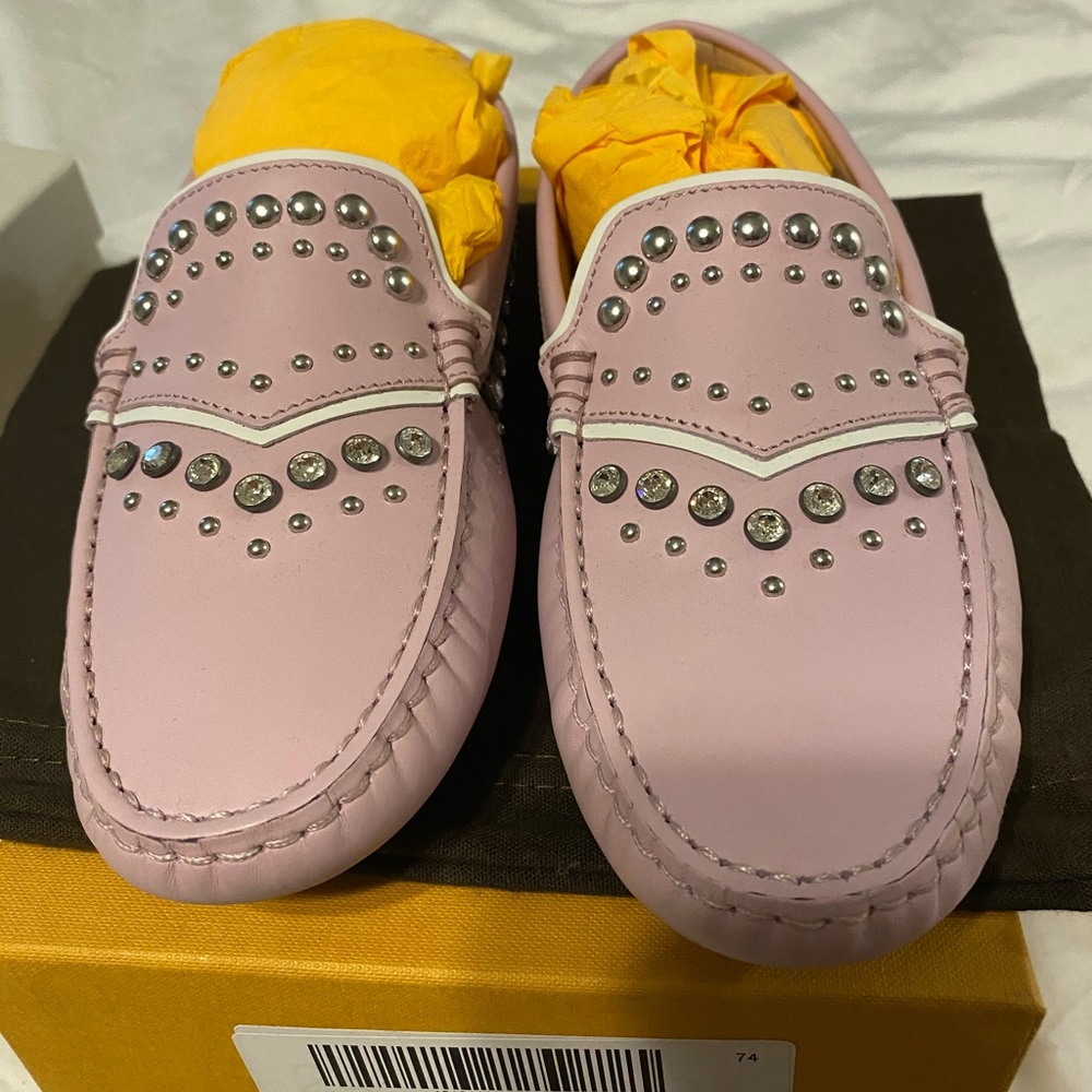 Tod’s pink studded leather drivers/loafers